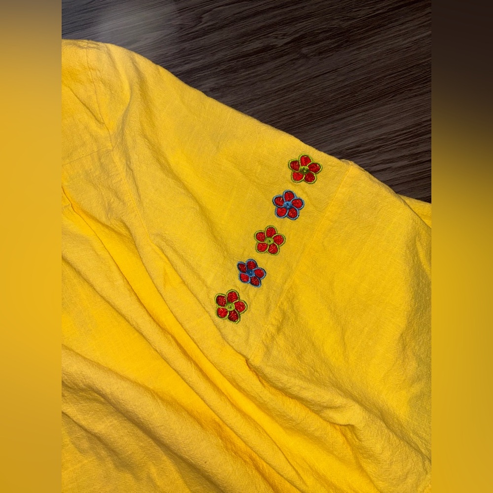 Yellow Blouse with Floral Embroidery Size Small - Picture 7 of 8